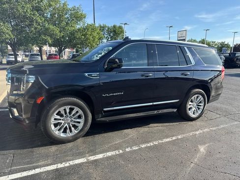 Used 2023 GMC Yukon SLT w/ SLT Premium Package AWD/4WD image 5