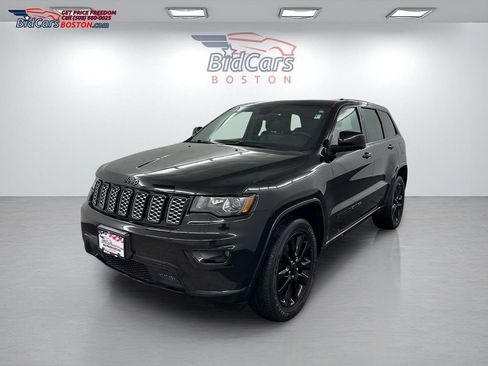 Used 2019 Jeep Grand Cherokee Altitude image 1