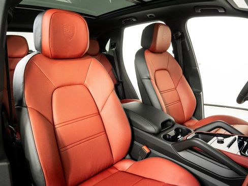 New 2026 Porsche Cayenne Base image 23