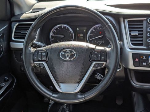 Used 2019 Toyota Highlander Limited image 18