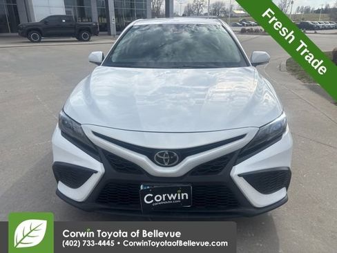 Used 2023 Toyota Camry SE image 9