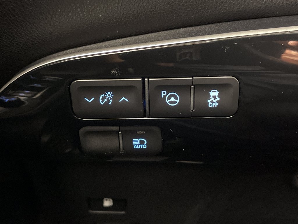Certified 2018 Toyota Prius Two w/ Prius Two Safety Plus Package FWD image 28