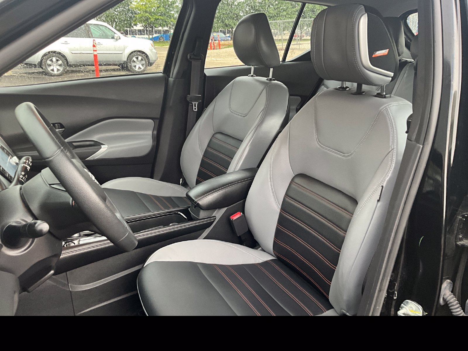 Used 2023 Nissan Kicks SR w/ SR Premium Package FWD image 8