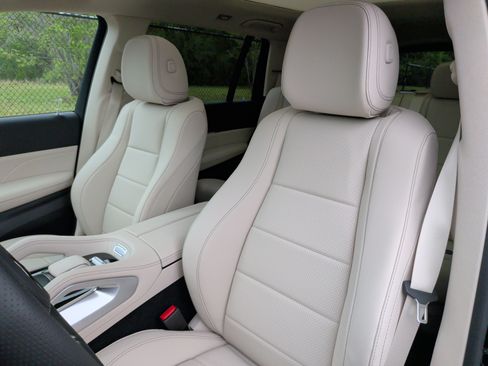 Used 2026 Mercedes-Benz GLS 450 4MATIC image 27
