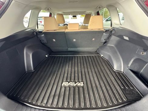 Used 2019 Toyota RAV4 XLE image 9