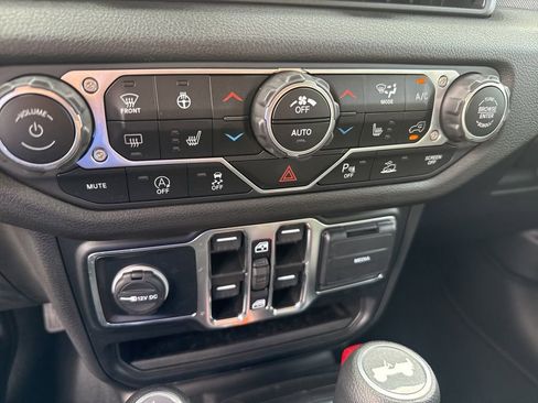 Used 2024 Jeep Wrangler Sport S image 23