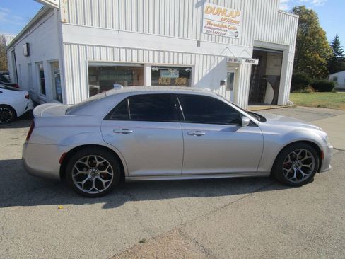Used 2018 Chrysler 300 S w/ 300S Premium Group image 6
