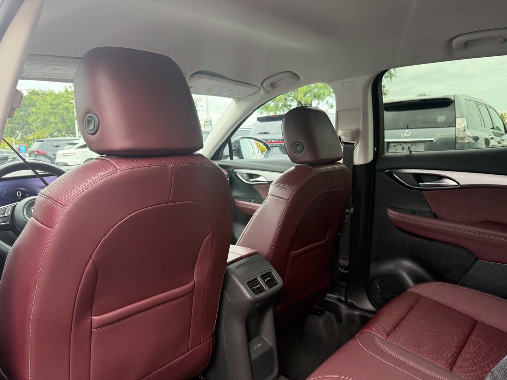 Used 2025 Buick Envision Sport Touring AWD/4WD image 16