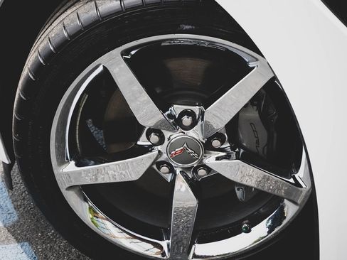 Used 2014 Chevrolet Corvette Stingray Coupe w/ 2LT Preferred Equipment Group RWD image 3
