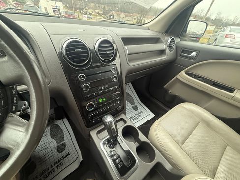 Used 2008 Ford Taurus X SEL image 19