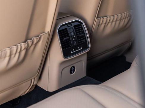 Certified 2026 Porsche Macan S AWD/4WD image 36