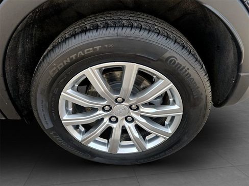 Used 2023 Cadillac XT4 Premium Luxury image 32