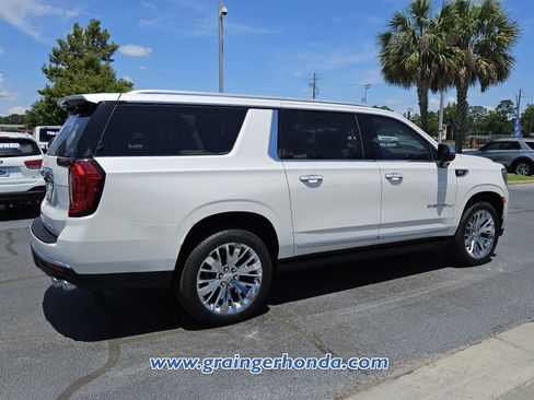 Used 2021 GMC Yukon XL Denali w/ Denali Premium Package RWD image 5