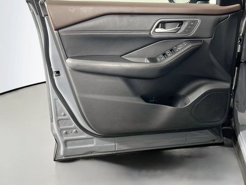Used 2021 Nissan Rogue SL w/ Premium Package AWD/4WD image 18