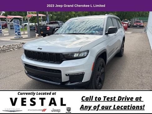 Used 2023 Jeep Grand Cherokee L Limited w/ Black Appearance Package AWD/4WD image 4