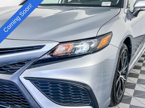 Used 2023 Toyota Camry SE image 4