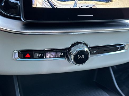 New 2026 Volvo XC90 T8 Ultra w/ Protection Package Premier image 18