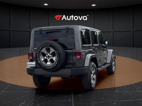 Used 2017 Jeep Wrangler Unlimited Sahara w/ Connectivity Group AWD/4WD image 5