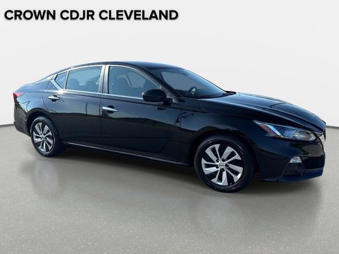 Used 2022 Nissan Altima 2.5 S FWD image 2