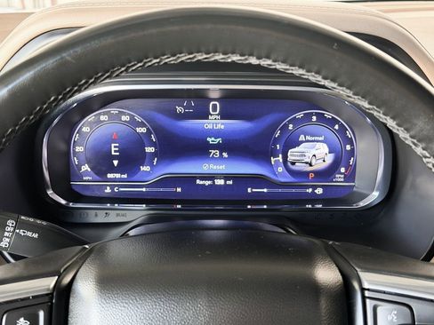 Used 2024 Chevrolet Suburban Premier image 16