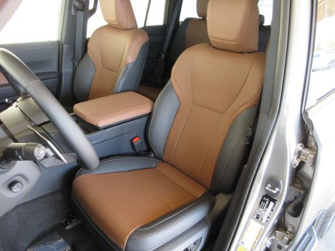 Used 2026 Lexus GX 550 w/ Cold Area Package AWD/4WD image 32