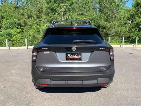 Used 2025 Nissan Kicks SR w/ SR Premium Package FWD image 6