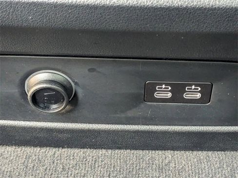 Used 2023 BMW X7 xDrive40i w/ Executive Package image 17