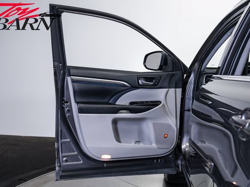 Used 2019 Toyota Highlander Limited Platinum AWD/4WD image 22
