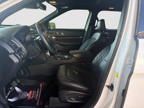Used 2018 Ford Explorer Platinum AWD/4WD image 12