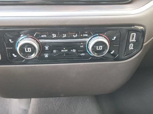 Used 2025 GMC Sierra 1500 SLT AWD/4WD image 17