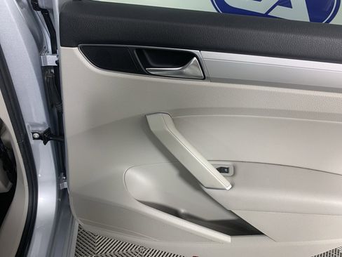 Used 2019 Volkswagen Passat 2.0T Wolfsburg w/ Wheels & Sunroof Package image 37