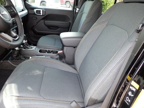 New 2025 Jeep Gladiator Sport image 13