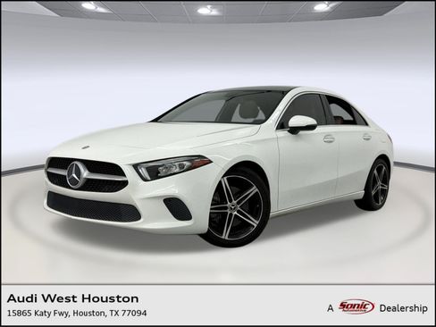 Used 2022 Mercedes-Benz A 220 image 1