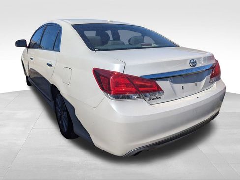 Used 2011 Toyota Avalon Limited image 3