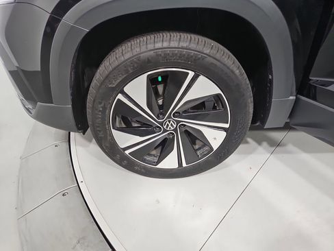 Certified 2024 Volkswagen Taos SE w/ Panoramic Sunroof Package image 28