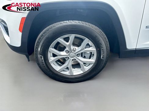 Used 2023 Jeep Grand Cherokee Limited AWD/4WD image 41