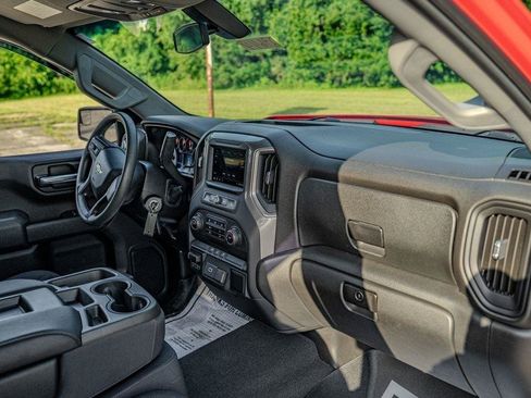 Used 2019 Chevrolet Silverado 1500 Custom w/ Custom Value Package AWD/4WD image 18