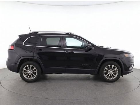 Used 2019 Jeep Cherokee Latitude Plus w/ Cold Weather Group AWD/4WD image 8