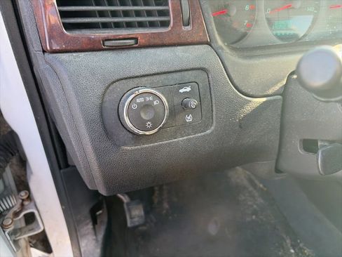Used 2011 Chevrolet Impala LS FWD image 20