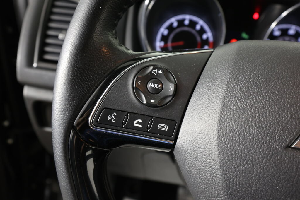 Used 2021 Mitsubishi Outlander Sport SE FWD image 32