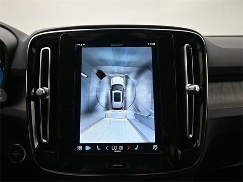 Used 2024 Volvo XC40 B5 Plus w/ Protection Package Premier image 22