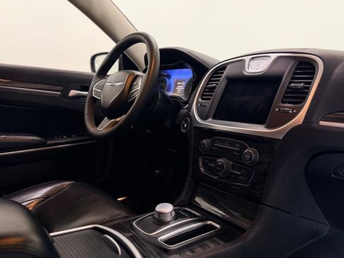 Used 2022 Chrysler 300 Touring L RWD image 16