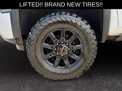 Used 2024 GMC Sierra 2500 AT4 w/ Technology Package AWD/4WD image 9