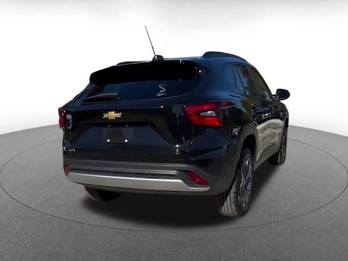Used 2025 Chevrolet Trax LT w/ LT Convenience Package image 16