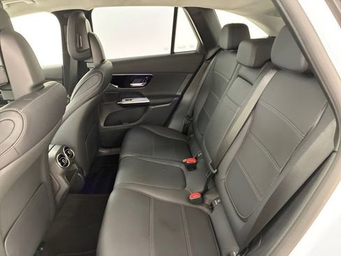 Used 2024 Mercedes-Benz GLC 300 4MATIC image 18
