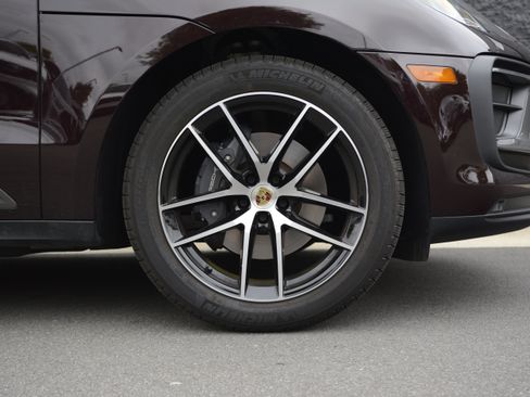 Certified 2026 Porsche Macan Turbo AWD/4WD image 11