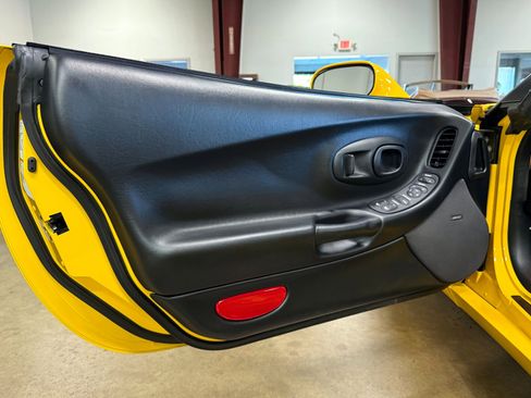 Used 2002 Chevrolet Corvette w/ Preferred Equipment Group2 image 53