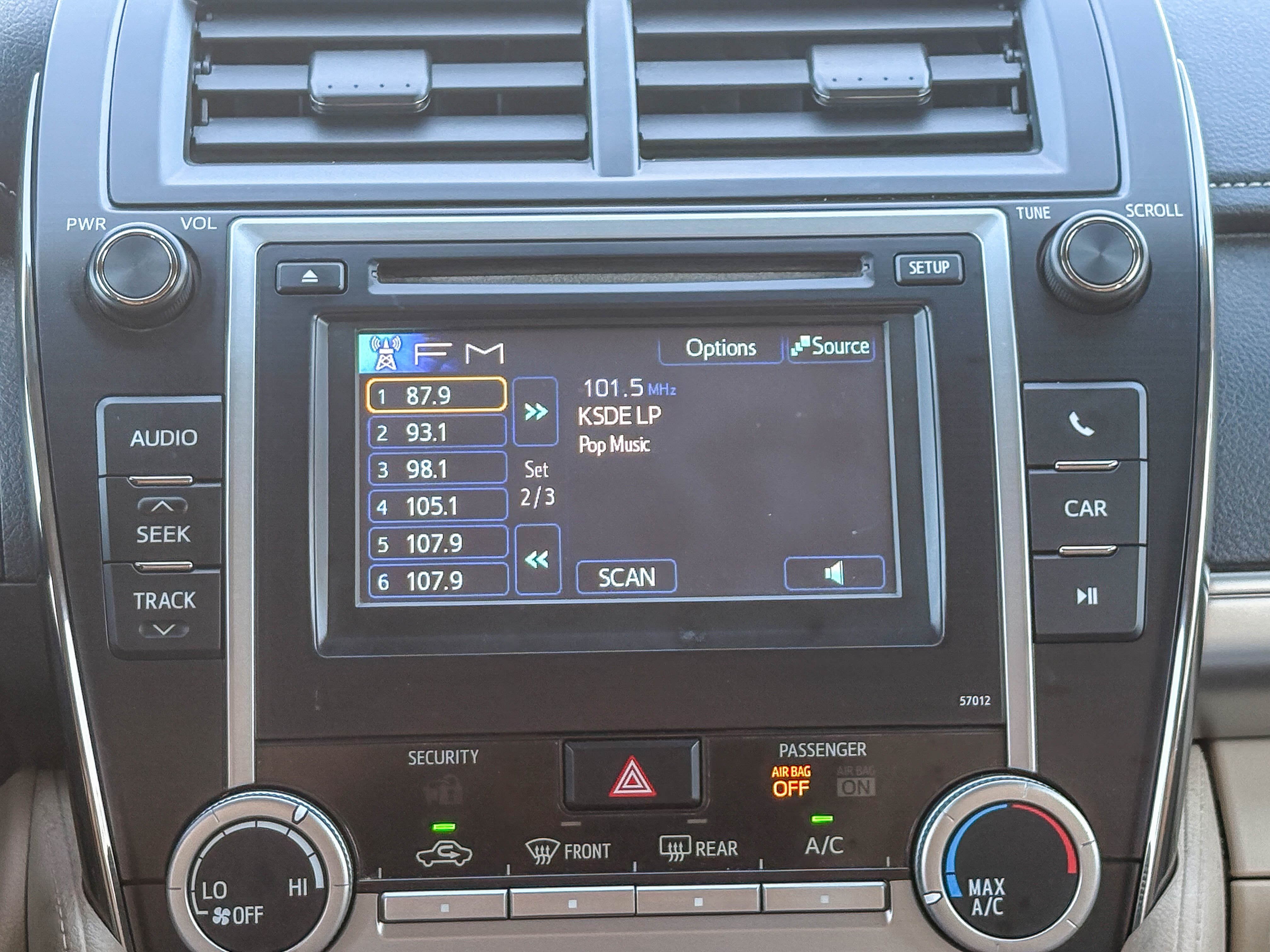 Used 2012 Toyota Camry LE FWD image 14