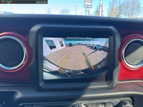 Used 2023 Jeep Wrangler Unlimited Rubicon w/ Cold Weather Group image 26