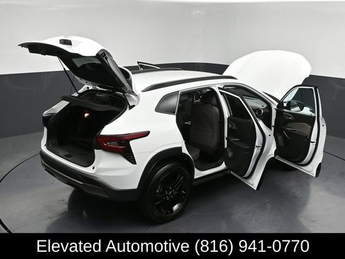 Used 2025 Chevrolet Trax ACTIV w/ Driver Confidence Package FWD image 30